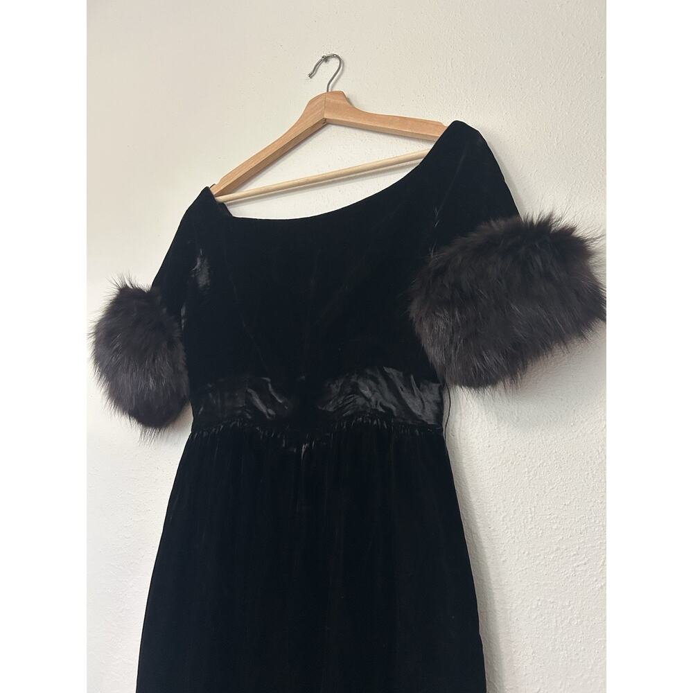 Vintage 1960s Oscar de la Renta Black Velvet Evening Gown Fur Cuffs Boutique - Picture 3 of 16